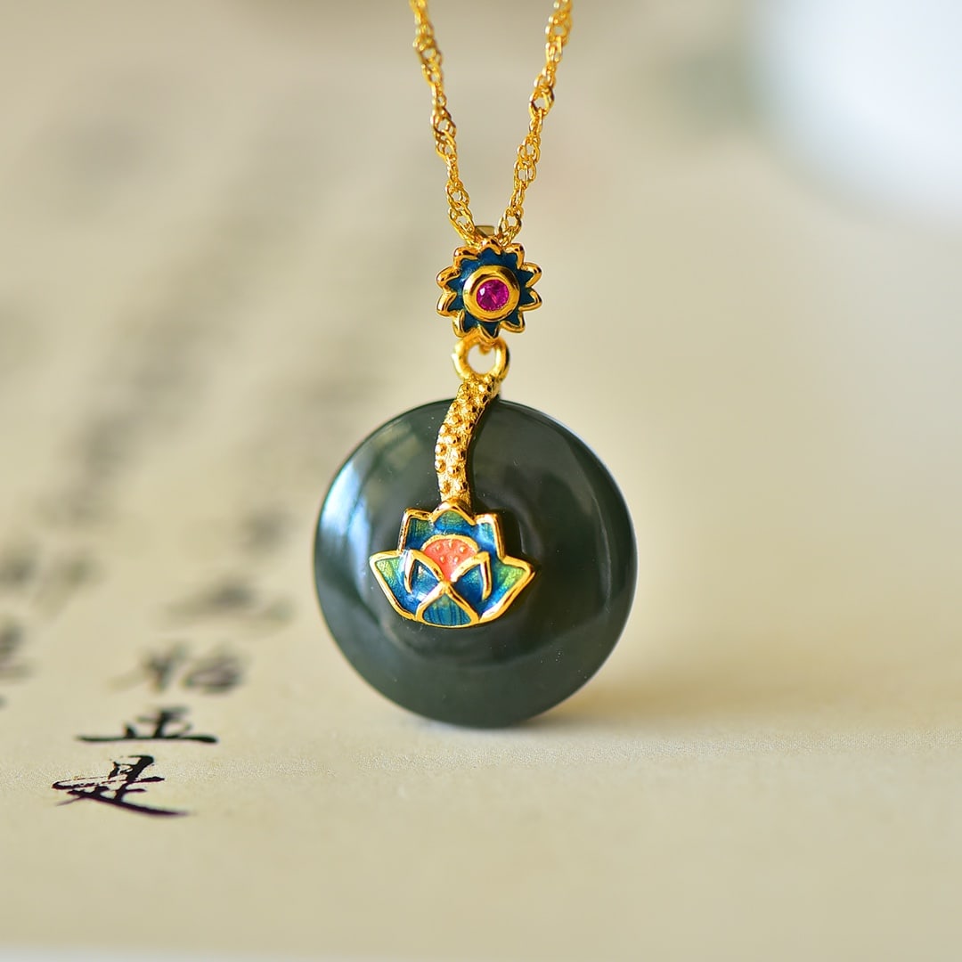 An Exquisite Sterling Silver-Gold Plated Inlaid Greenish Jade Pendant: An Exquisite Sterling Silver-Gold Plated Inlaid Greenish Jade Pendant,Size:18mmx18mm 纯银镀金镶青玉吊坠