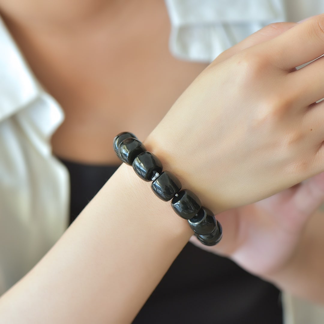 An Exquisite Sapphire Bracelets: An Exquisite Sapphire Bracelets,Size:13mmx14mm 青玉手串