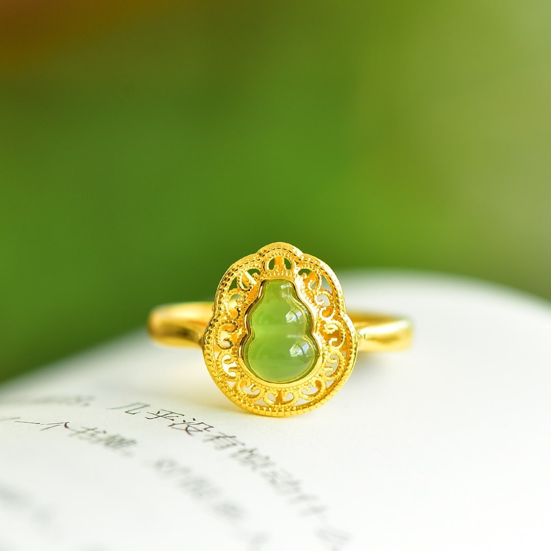 An Exquisite Sterling Silver-Gold Plated Inlaid Jasper Gourd Ring: An Exquisite Sterling Silver-Gold Plated Inlaid Jasper Gourd Ring 纯银镀金镶碧玉葫芦戒指