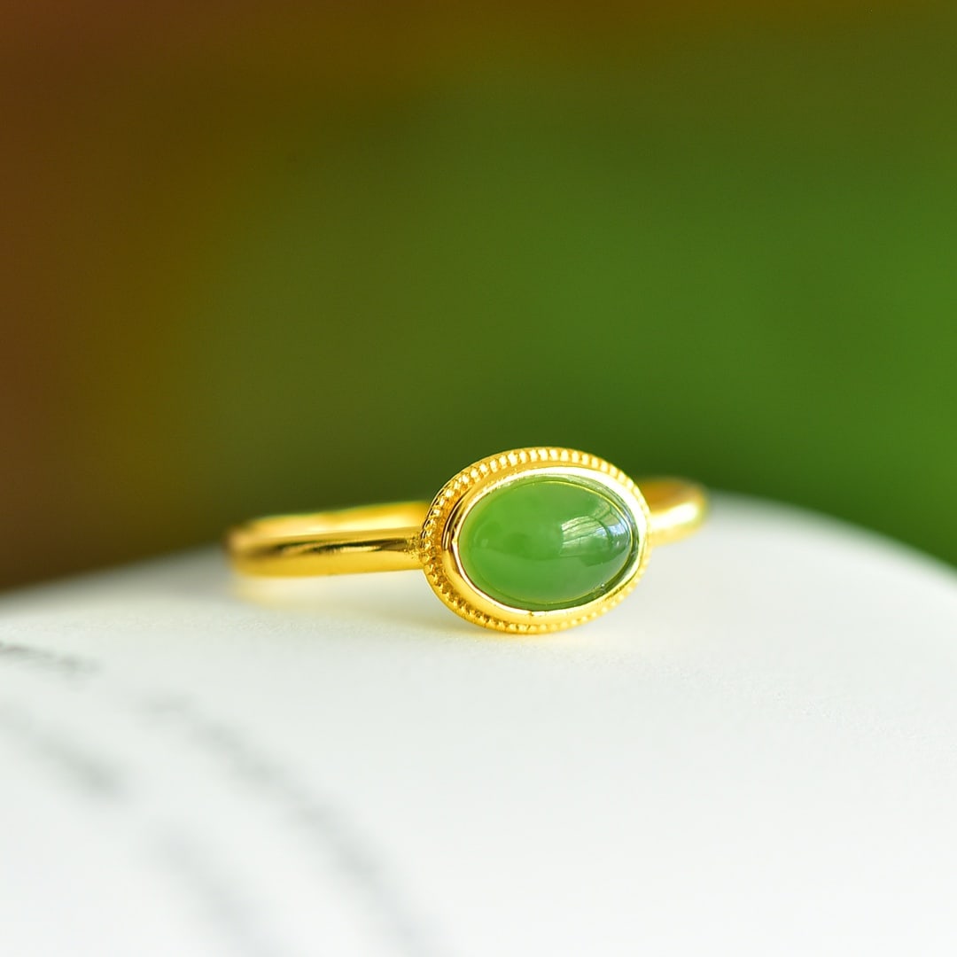 An Exquisite Sterling Silver-Gold Plated Inlaid Jasper Ring: An Exquisite Sterling Silver-Gold Plated Inlaid Jasper Ring 纯银镀金镶碧玉戒指