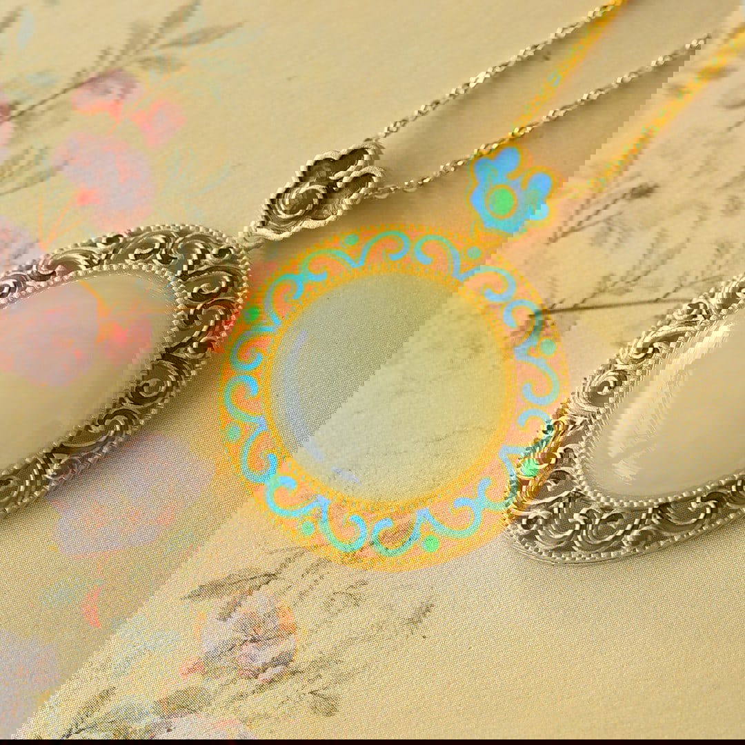 An Exquisite Sterling Silver-Gold Plated Inlaid White Jade Pendant: An Exquisite Sterling Silver-Gold Plated Inlaid White Jade Pendant 纯银镀金镶白玉吊坠