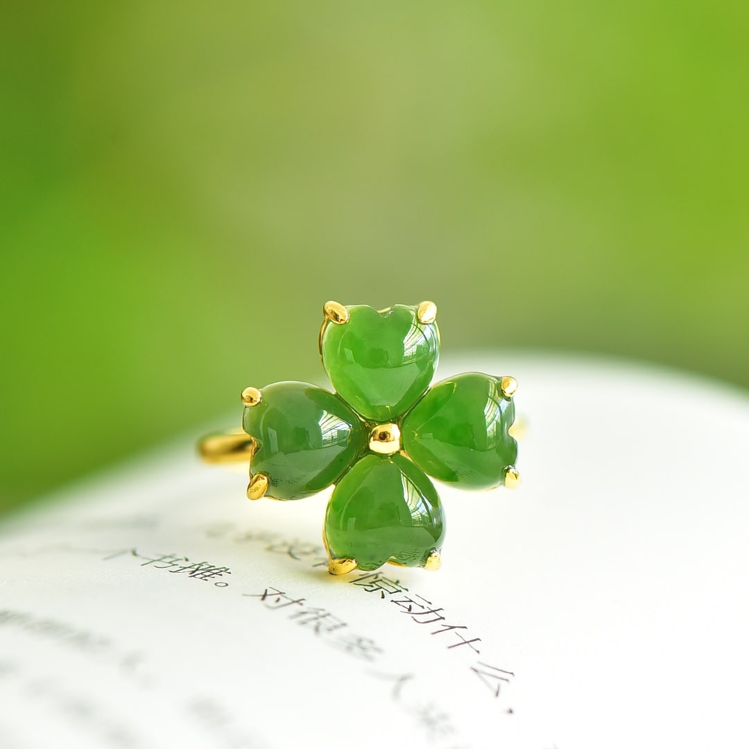 An Exquisite Sterling Silver-Gold Plated Inlaid Jasper Ring: An Exquisite Sterling Silver-Gold Plated Inlaid Jasper Ring 纯银镀金镶碧玉戒指