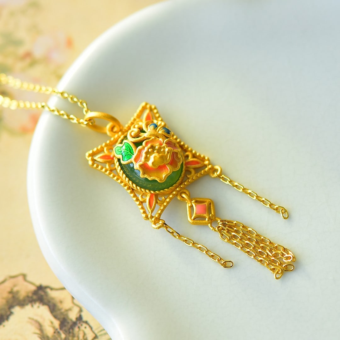 An Exquisite Sterling Silver-Gold Plated Inlaid Jasper Pendant: An Exquisite Sterling Silver-Gold Plated Inlaid Jasper Pendant 纯银镀金镶碧玉吊坠