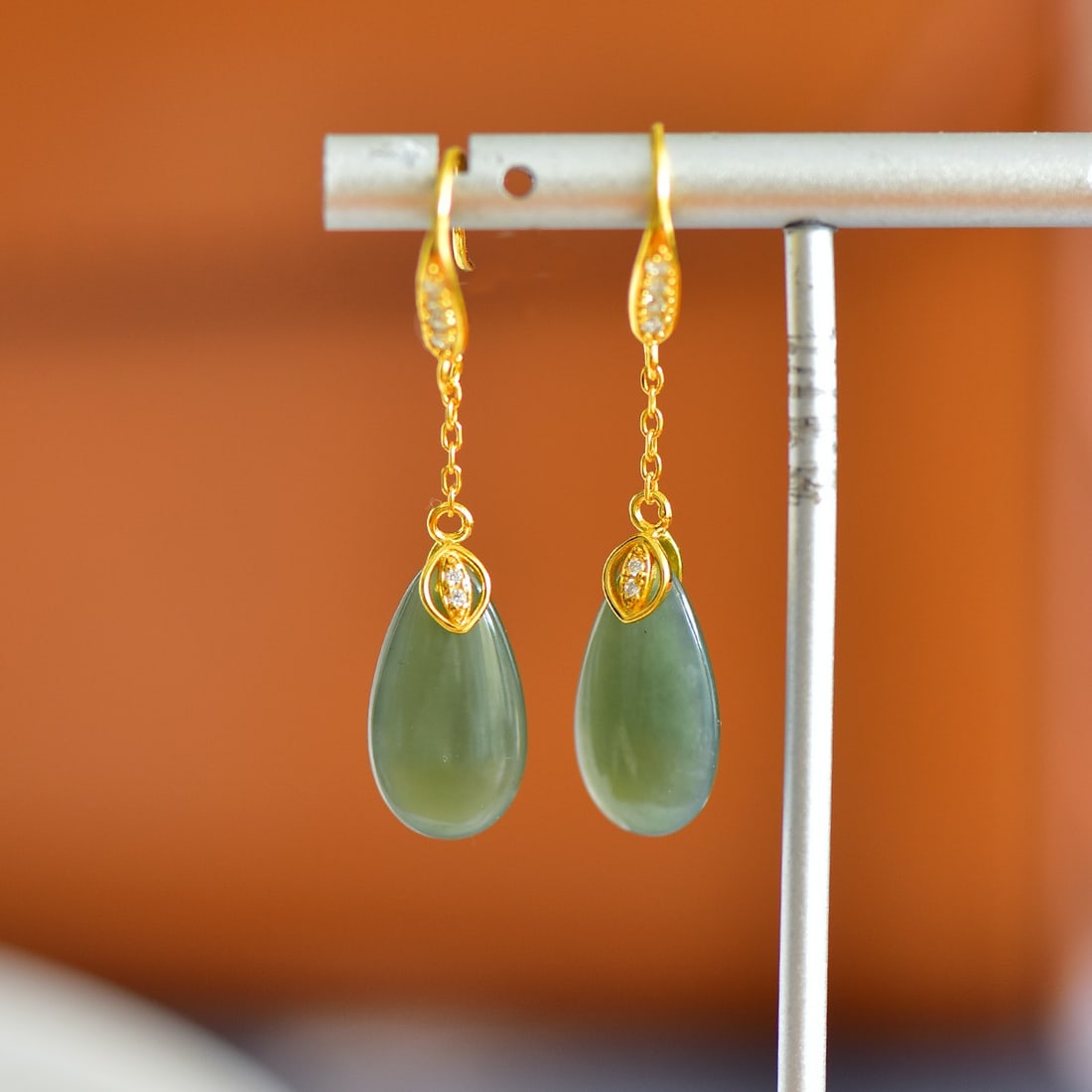 A Pair of Exquisite Sterling Silver-Gold Plated Inlaid Greenish Jade Earrings , Inlaid Diamonds: A Pair of Sterling Silver-Gold Plated Inlaid Greenish Jade Earrings , Inlaid Diamond , Size :10mmx18mms 