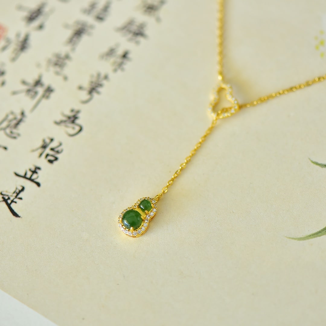 An Exquisite Sterling Silver-Gold Plated Inlaid Jasper Gourd Necklace,Inlaid Gems: An Exquisite Sterling Silver-Gold Plated Inlaid Jasper Gourd Necklace,Inlaid Gems Size:5mmx5mm 纯银镀金镶碧玉葫芦项链,嵌宝