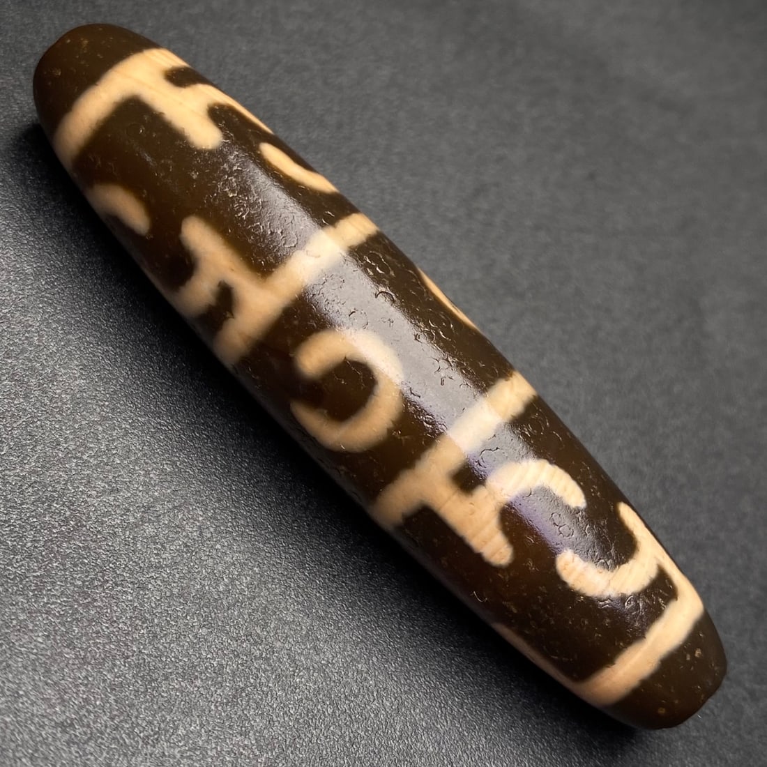 An Exquisite Three Eyes Dzi Bead Pendant: An Exquisite Three Eyes Dzi Bead Pendant,Size:60mmx14mm,Weight:17.7g 三眼天珠挂件