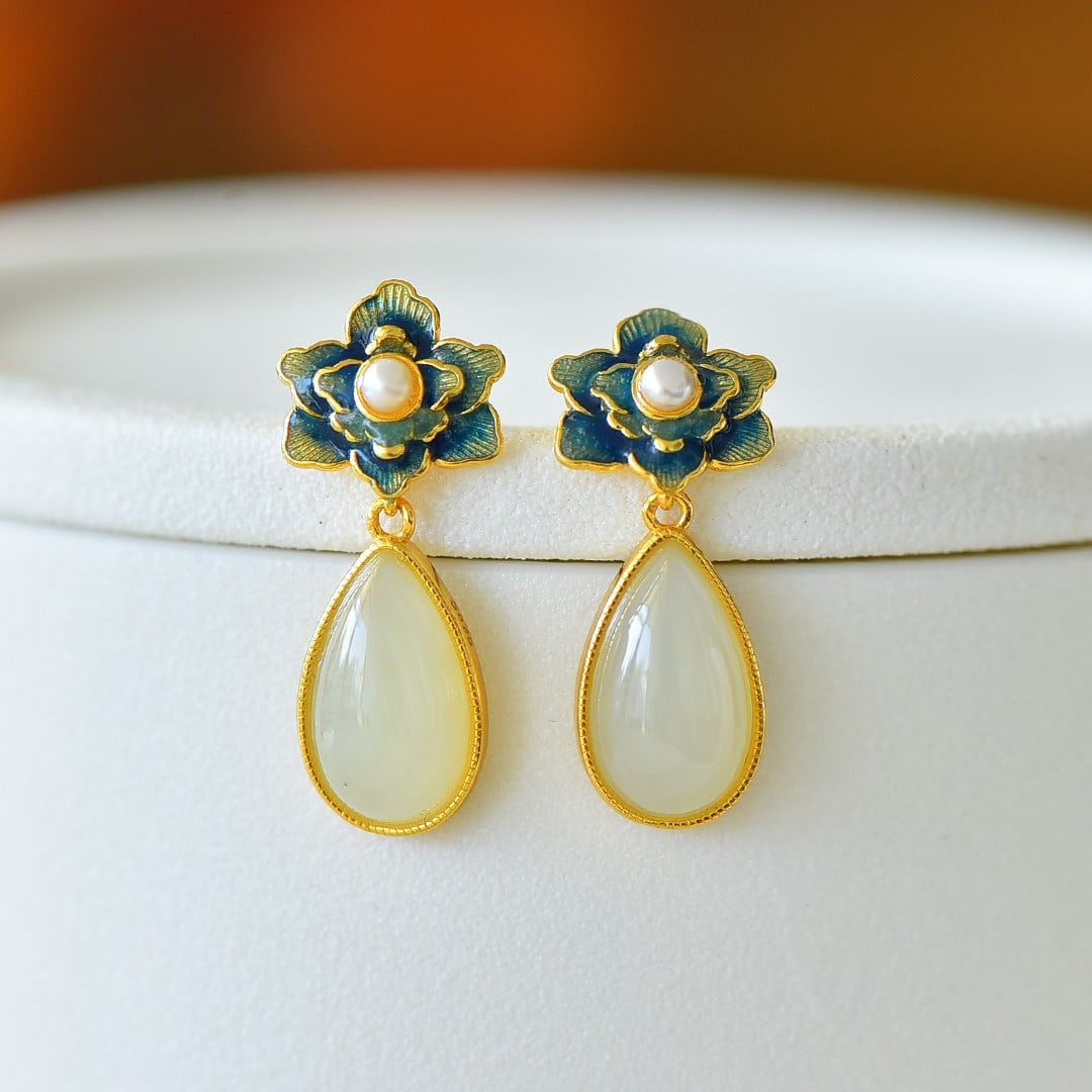 A Pair of Exquisite Sterling Silver-Gold Plated Inlaid White Jade Enamel Earrings: A Pair of Exquisite Sterling Silver-Gold Plated Inlaid White Jade Enamel Earrings,Size:8mmx14mm 