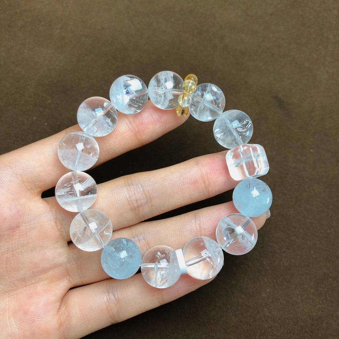 An Exquisite Crystal Aquamarine Bracelets: An Exquisite Crystal Aquamarine Bracelets,Size:13.2mm, Weight:49.7g 水晶海蓝宝手串