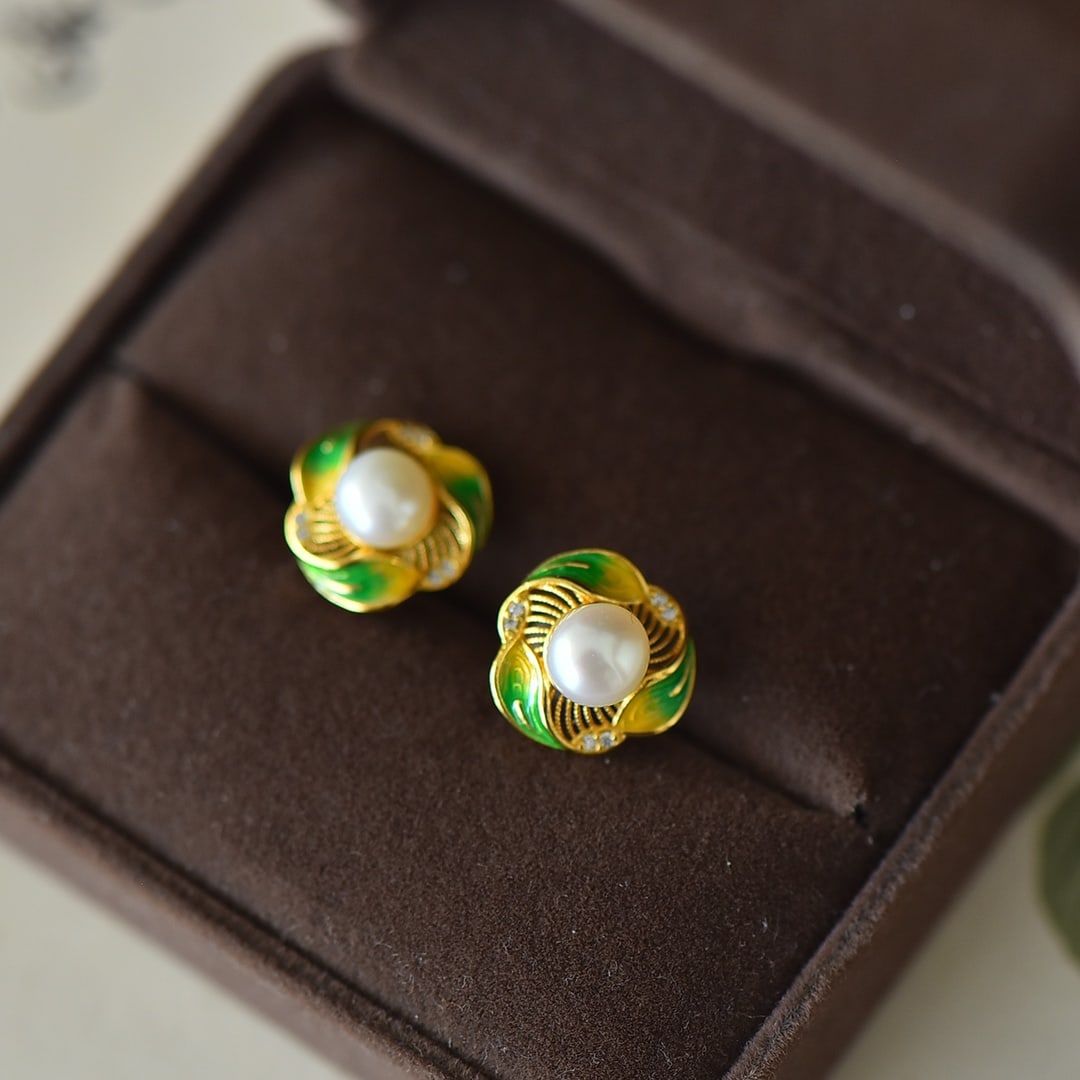 A Pair of Exquisite Sterling Silver-Gold Plated Inlaid Pearls Enamel Earrings,Inlaid Gems: A Pair of Exquisite Sterling Silver-Gold Plated Inlaid Pearls Enamel Earrings,Inlaid Gems Size:6mmx6mm 