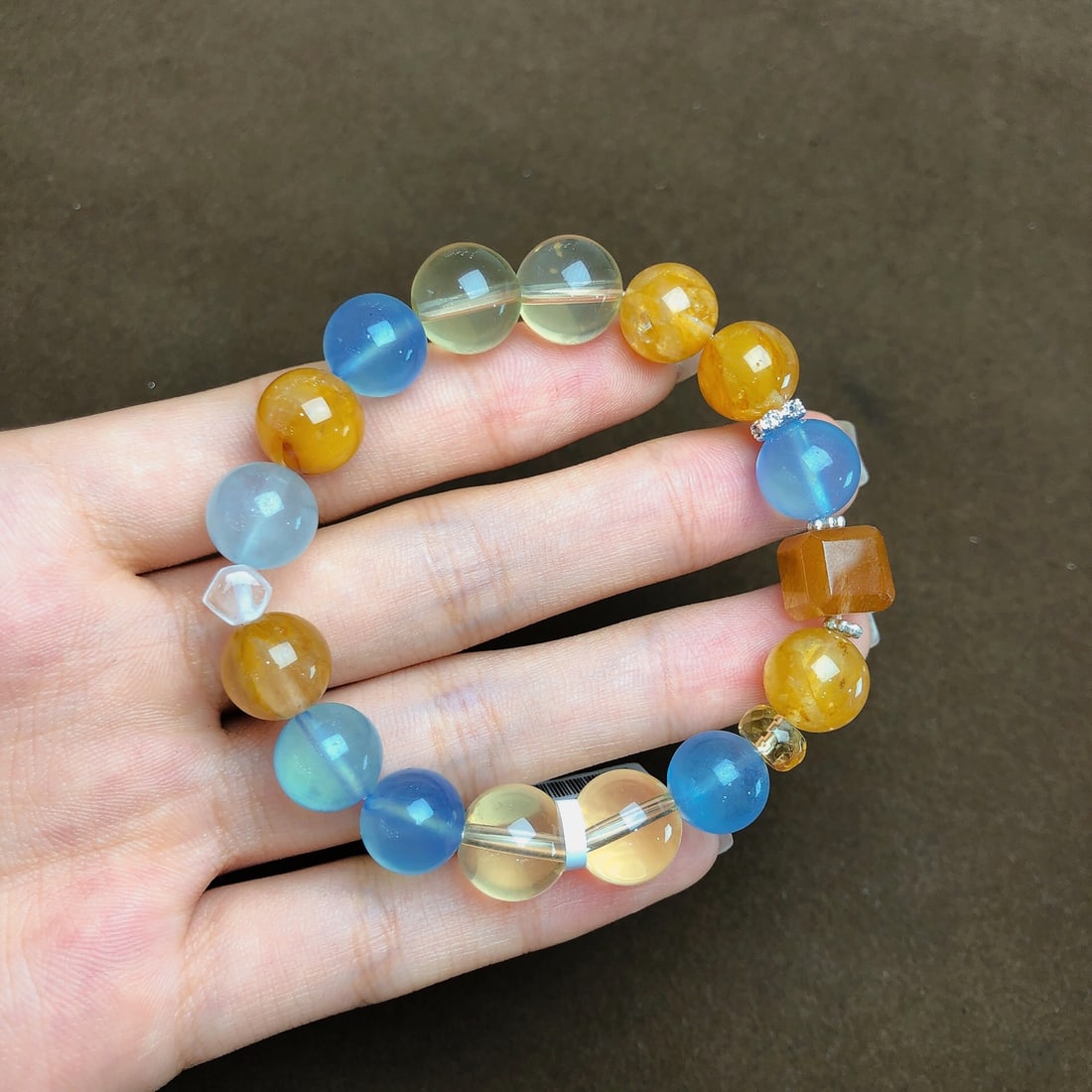 An Exquisite Crystal Aquamarine Bracelets: An Exquisite Crystal Aquamarine Bracelets,Size:10.6mm, 9.7mmx9.7mm, Weight:30.9g 水晶海蓝宝手串