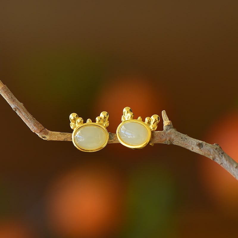 A Pair of Exquisite Sterling Silver-Gold Plated Inlaid White Jade Earrings: A Pair of Exquisite Sterling Silver-Gold Plated Inlaid White Jade Earrings,Size:6mmx8mm 一对纯银镀金镶白玉耳环