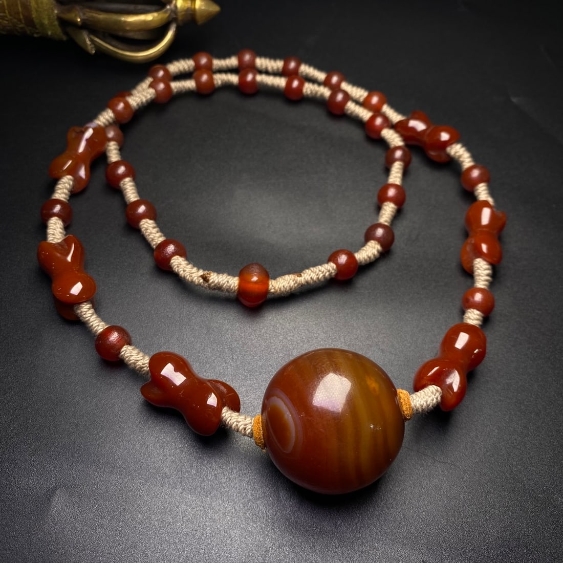 An Exquisite Agate Necklace (1 of 9)