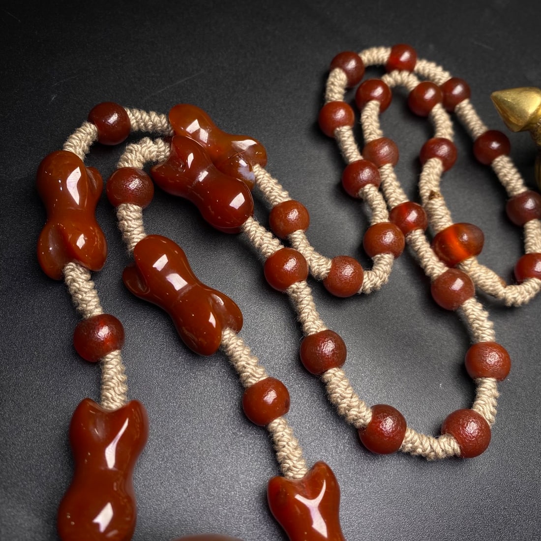 An Exquisite Agate Necklace - 7
