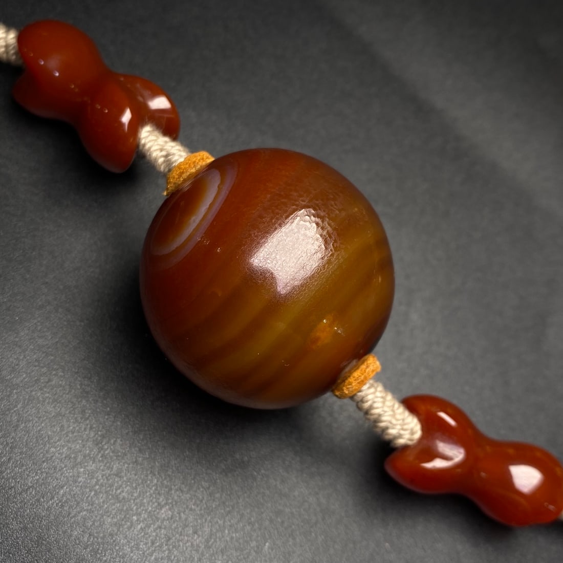 An Exquisite Agate Necklace - 8