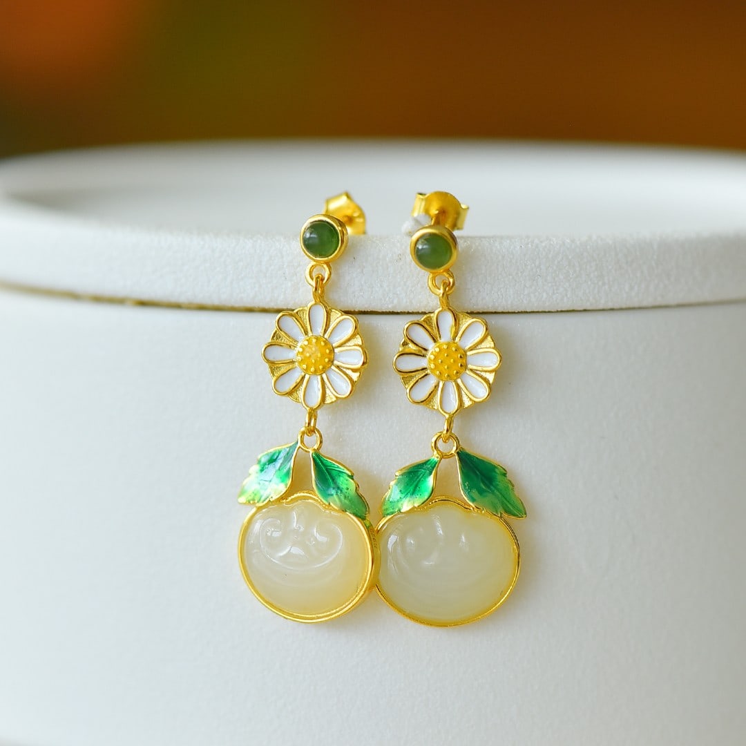 A Pair of Exquisite Sterling Silver-Gold Plated Inlaid White Jade Earrings: A Pair of Exquisite Sterling Silver-Gold Plated Inlaid White Jade Earrings,Size:10mmx12mm 一对纯银镀金镶白玉耳环