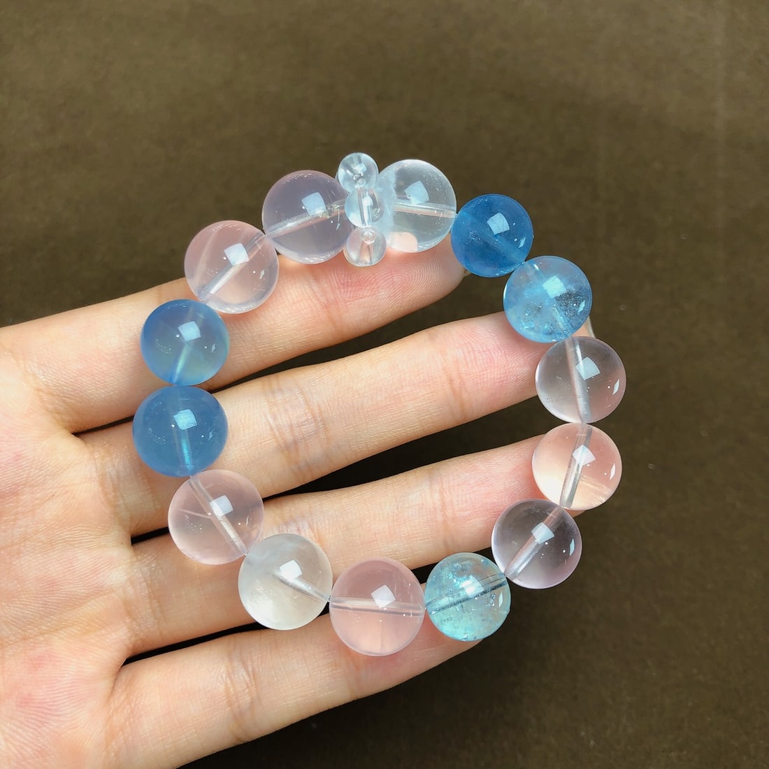 An Exquisite Crystal Aquamarine Bracelets: An Exquisite Crystal Aquamarine Bracelets,Size:11.7mm,13.6mm, Weight:42.6g 水晶海蓝宝手串