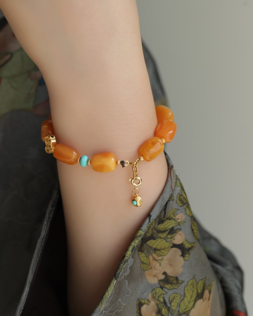 An Exquisite Amber Bracelets - 10