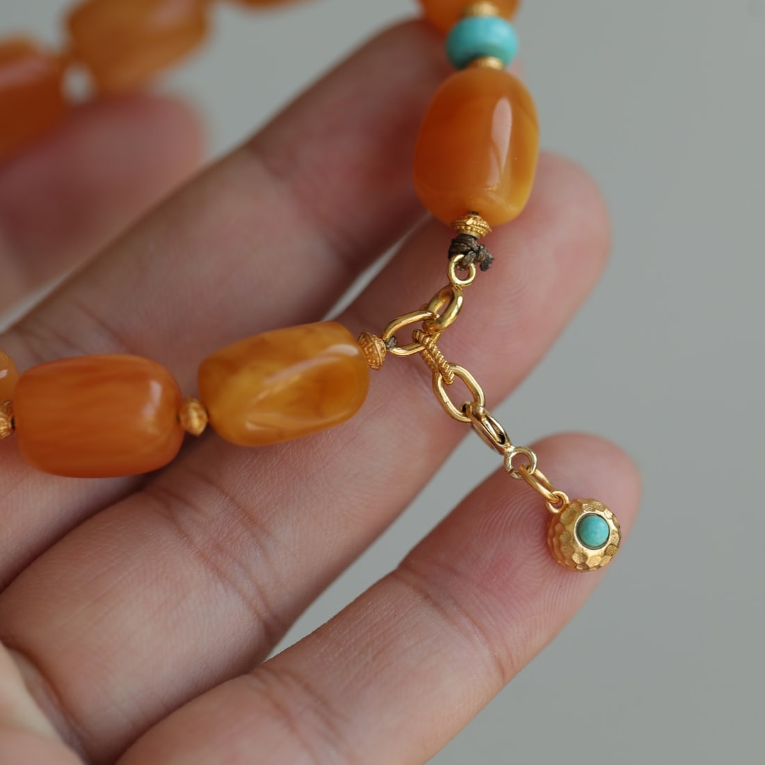 An Exquisite Amber Bracelets - 6