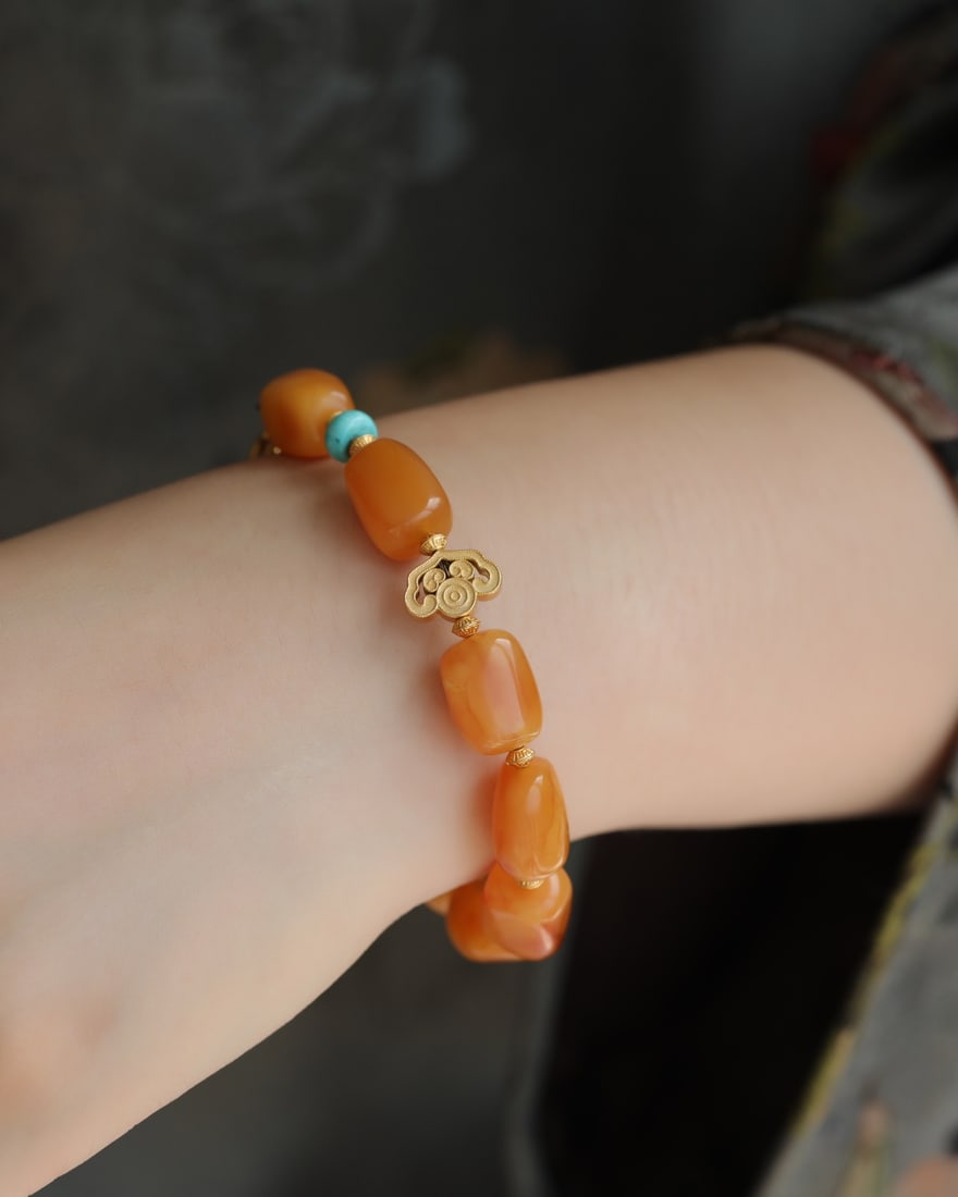 An Exquisite Amber Bracelets - 8