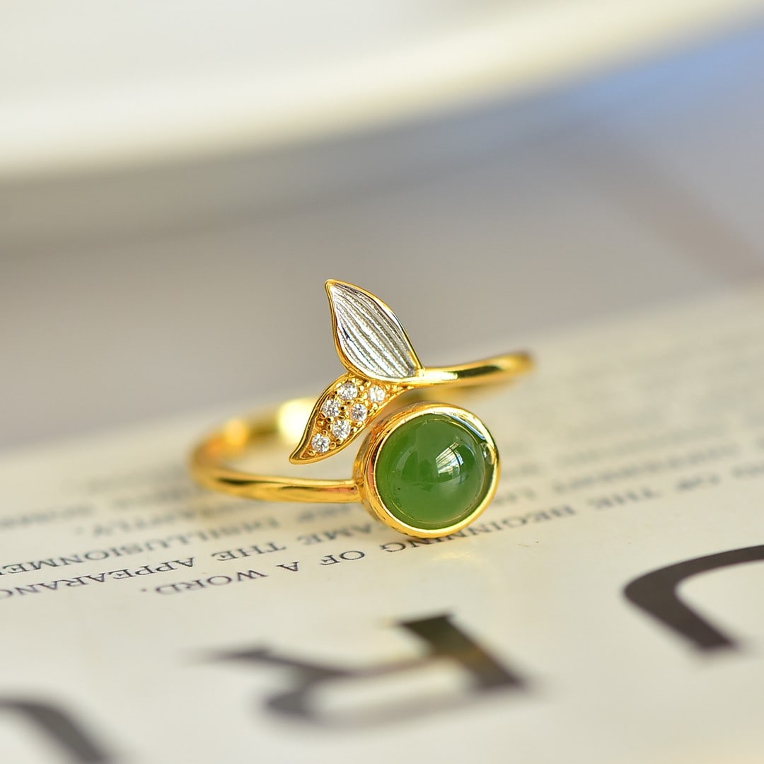 An Exquisite Sterling Silver-Gold Plated Inlaid Jasper Ring , Inlaid Diamond: Sterling Silver-Gold Plated Inlaid Jasper Ring , Inlaid Diamond , Size :6mmx6mm 纯银镀金镶碧玉戒指,嵌钻石,尺寸:6mmx6