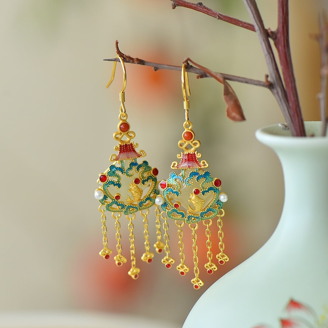 A Pair of Exquisite Sterling Silver-Gold Plated Inlaid White Jade Earrings: A Pair of Exquisite Sterling Silver-Gold Plated Inlaid White Jade Earrings,Size:10mmx10mm 一对纯银镀金镶白玉耳环