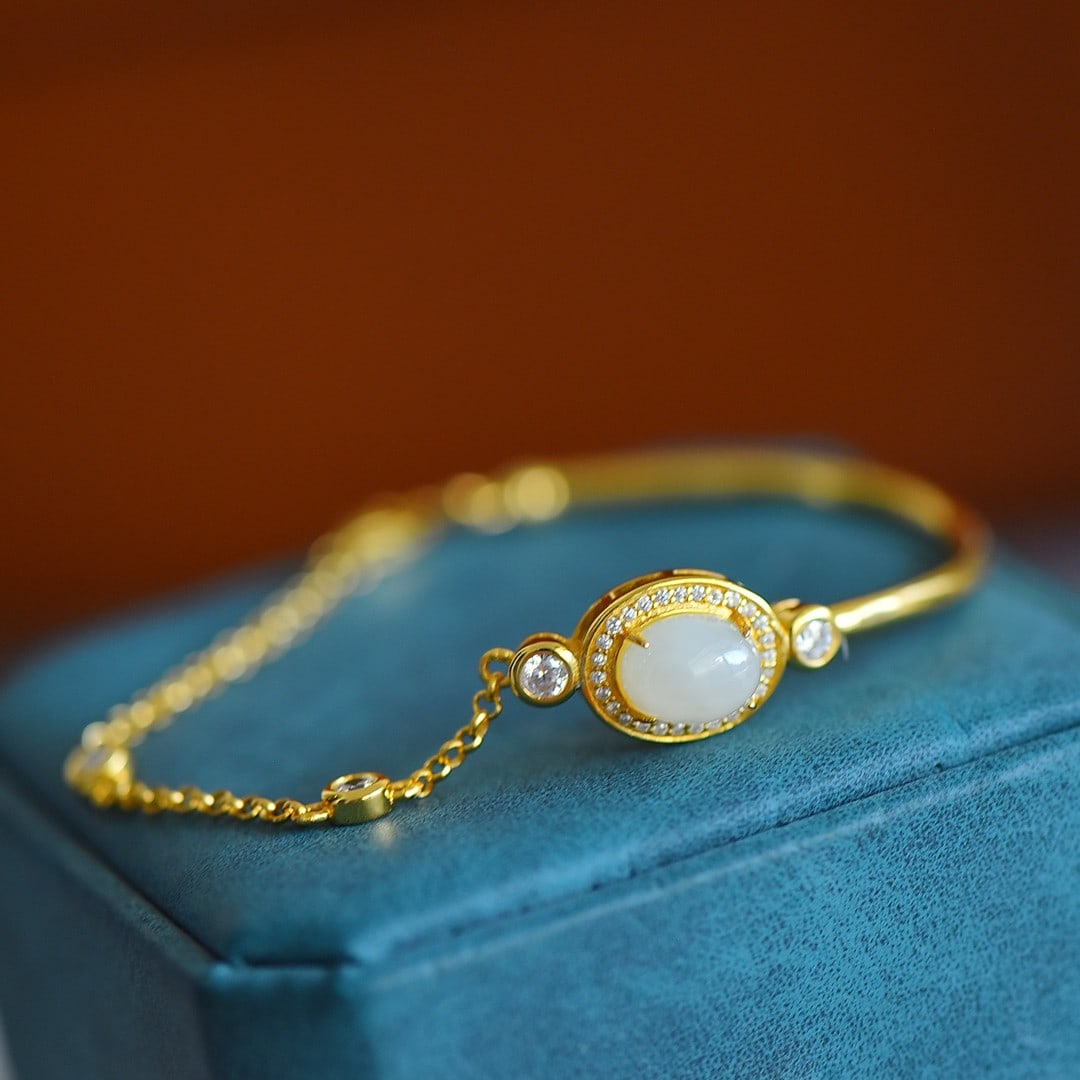 An Exquisite Sterling Silver-Gold Plated Inlaid White Jade Bracelet , Inlaid Diamond: Sterling Silver-Gold Plated Inlaid White Jade Bracelet , Inlaid Diamond , Size :7mmx9mm 纯银镀金镶白玉手链,嵌钻石,尺ल