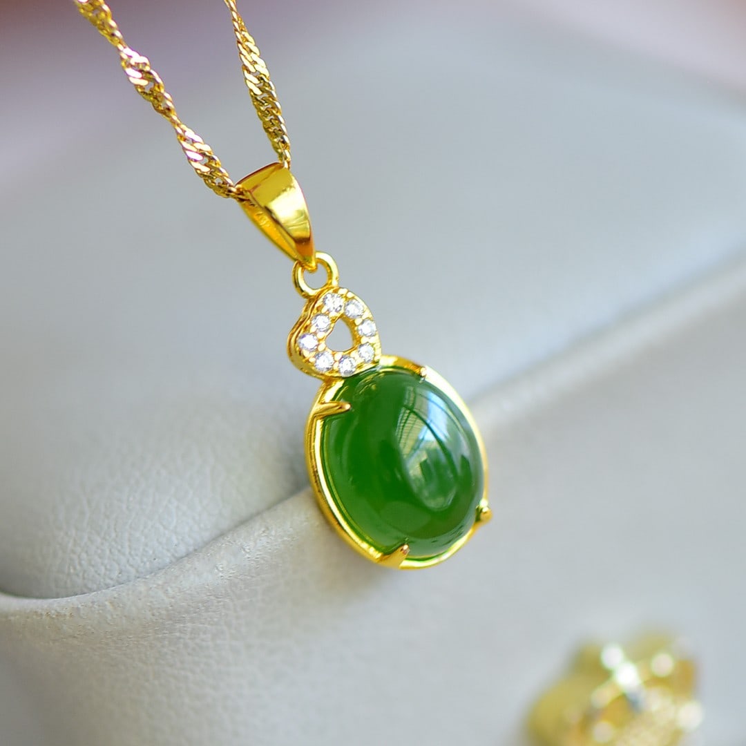 An Exquisite Sterling Silver-Gold Plated Inlaid Jasper Pendant,Inlaid Diamonds: An Exquisite Sterling Silver-Gold Plated Inlaid Jasper Pendant,Inlaid Diamonds,Size:8mmx10mm 纯银镀金镶碧玉吊坠,嵌钻石