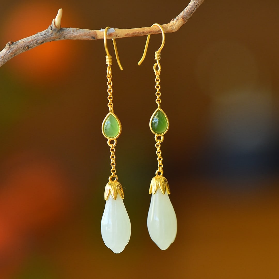 A Pair of Exquisite Sterling Silver-Gold Plated Inlaid White Jade Earrings: A Pair of Exquisite Sterling Silver-Gold Plated Inlaid White Jade Earrings,Size:8mmx19mm 一对纯银镀金镶白玉耳环