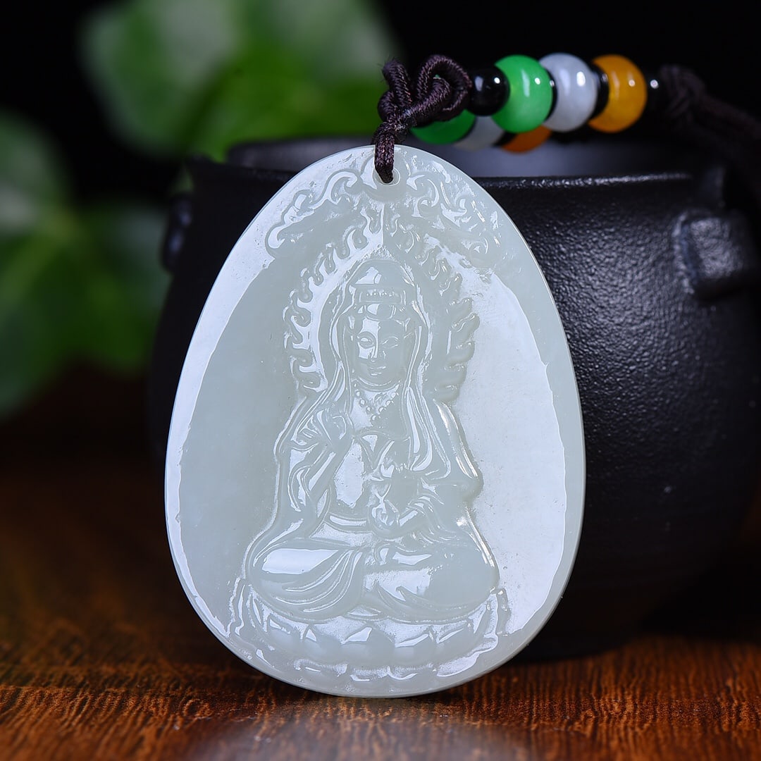 An Exquisite White Jade Avalokitesvara Pattern Pendant: An Exquisite White Jade Avalokitesvara Pattern Pendant,Size:41mmx53mmx8 mm (寓意)大放光明 消灾解难 普度众生 