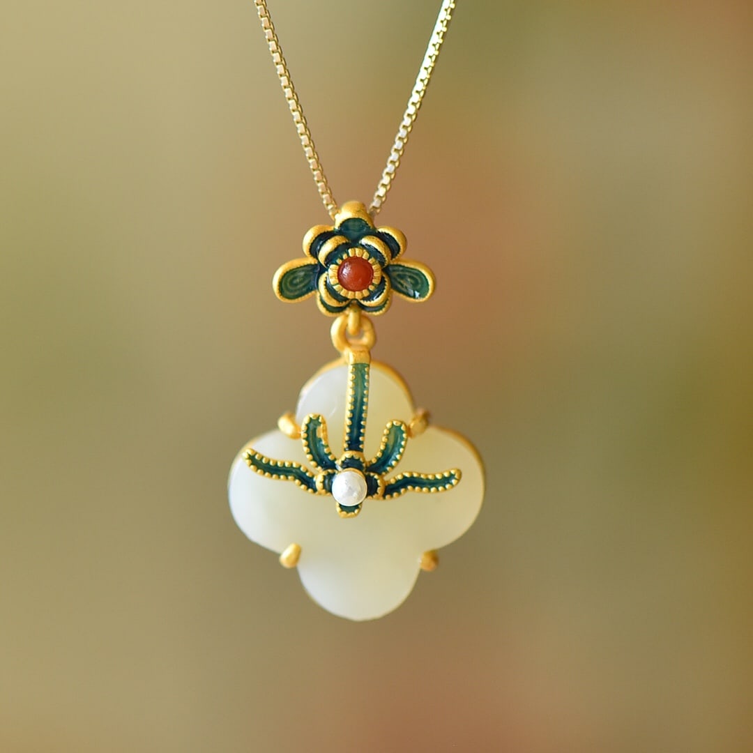 An Exquisite Sterling Silver-Gold Plated Inlaid White Jade Pendant,Inlaid Pearls: An Exquisite Sterling Silver-Gold Plated Inlaid White Jade Pendant,Inlaid Pearls 纯银镀金镶白玉吊坠,嵌珍珠