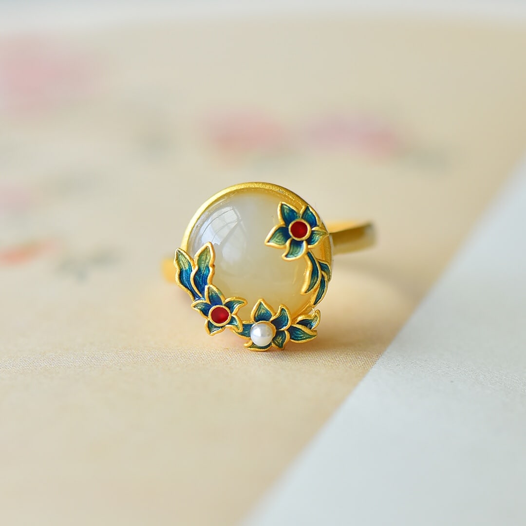An Exquisite Sterling Silver-Gold Plated Inlaid White Jade Enamel Ring: An Exquisite Sterling Silver-Gold Plated Inlaid White Jade Enamel Ring 纯银镀金镶白玉珐琅戒指