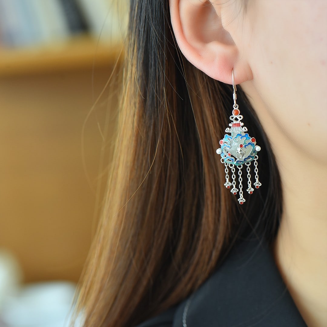 A Pair of Exquisite Sterling Silver Inlaid White Jade Earrings,Inlaid Pearls: A Pair of Exquisite Sterling Silver Inlaid White Jade Earrings,Inlaid Pearls,Size:10mmx10mm 一对纯银镶白玉耳环，嵌珍珠