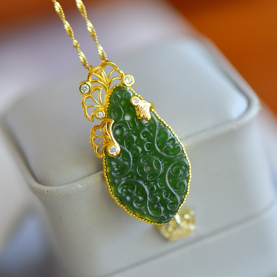 An Exquisite Sterling Silver-Gold Plated Inlaid Jasper Pendant,Inlaid Diamonds: An Exquisite Sterling Silver-Gold Plated Inlaid Jasper Pendant,Inlaid Diamonds,Size:18mmx32mm 纯银镀金镶碧玉吊坠,嵌钻石