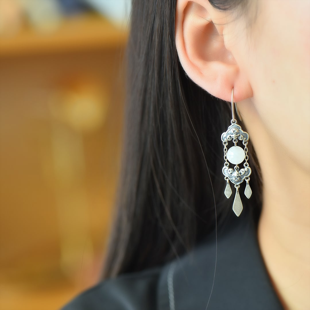 A Pair of Exquisite Sterling Silver Inlaid White Jade Earrings: A Pair of Exquisite Sterling Silver Inlaid White Jade Earrings,Size:8mmx8mm 一对纯银镶白玉耳环