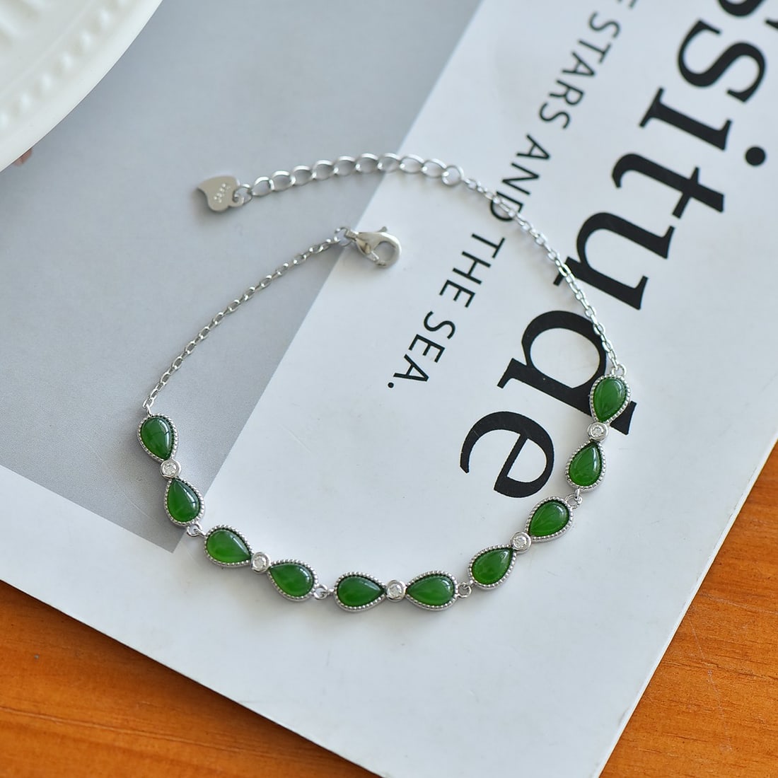 An Exquisite Sterling Silver Inlaid Jasper Bracelet,Inlaid Gems: An Exquisite Sterling Silver Inlaid Jasper Bracelet,Inlaid Gems Size:4mmx6mm 纯银镶碧玉手链,嵌宝石