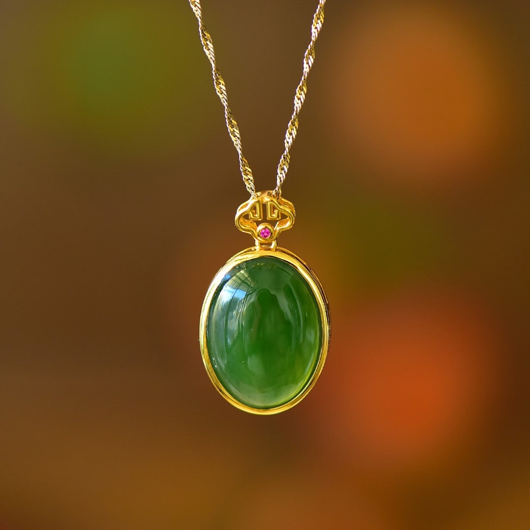 An Exquisite Sterling Silver-Gold Plated Inlaid Jasper Pendant: An Exquisite Sterling Silver-Gold Plated Inlaid Jasper Pendant 纯银镀金镶碧玉吊坠