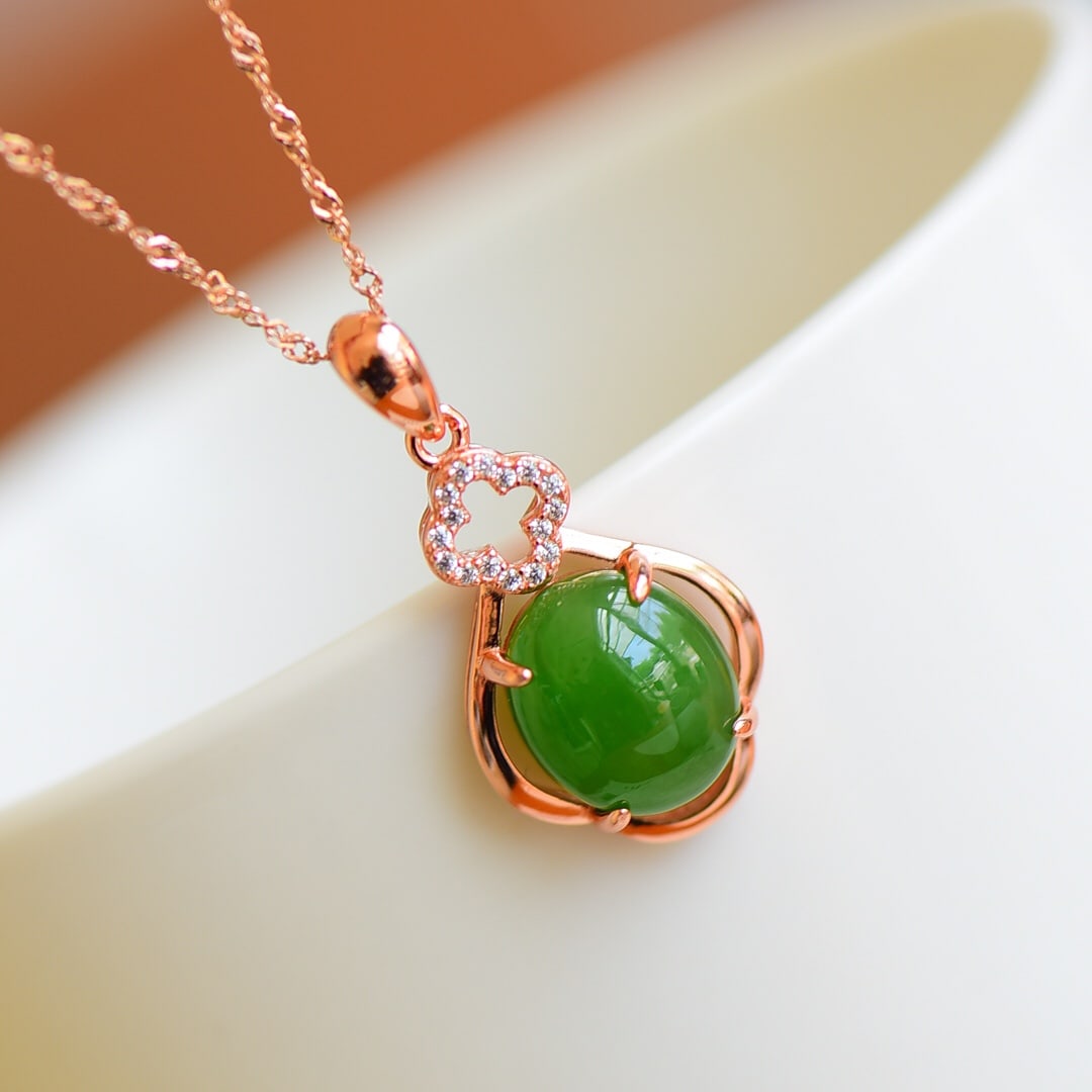 An Exquisite Sterling Silver-Gold Plated Inlaid Jasper Pendant,Inlaid Diamonds: An Exquisite Sterling Silver-Gold Plated Inlaid Jasper Pendant,Inlaid Diamonds,Size:10mmx12mmmm 纯银镀金镶碧玉吊坠,嵌钻石