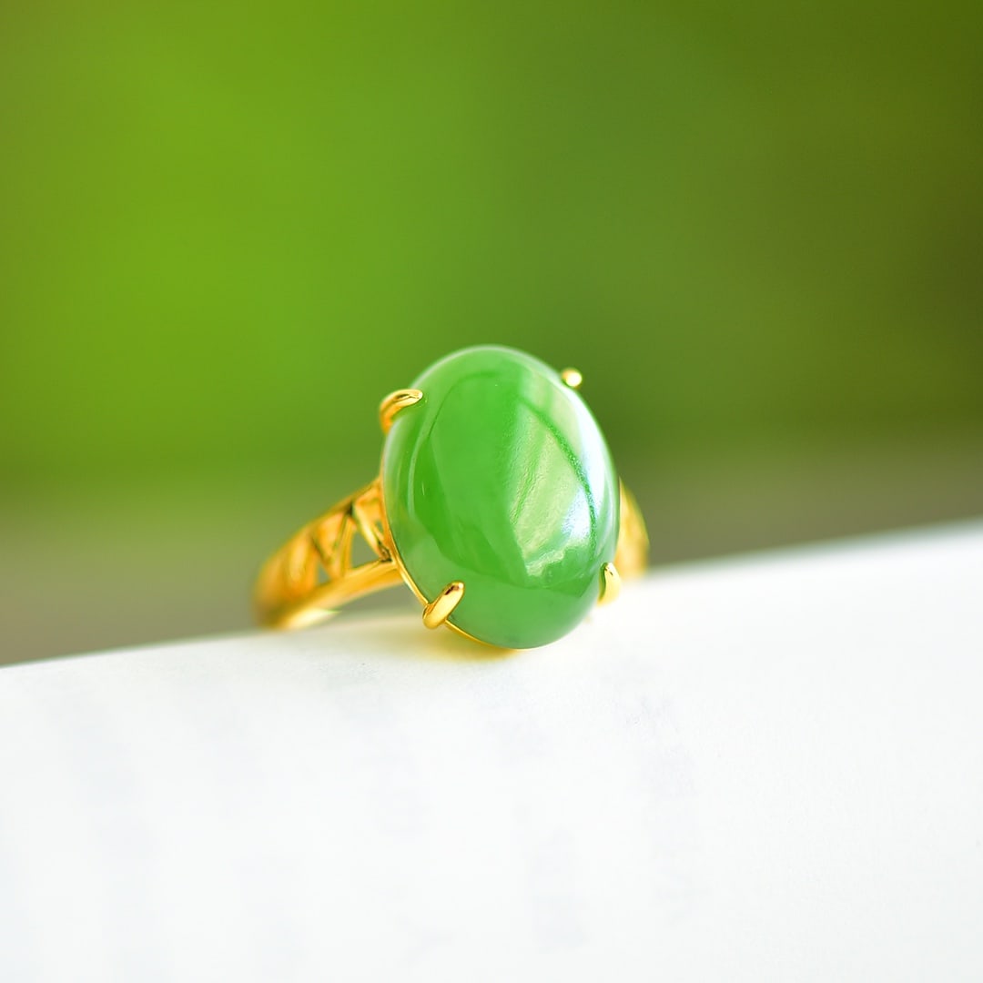 An Exquisite Sterling Silver-Gold Plated Inlaid Jasper Ring: An Exquisite Sterling Silver-Gold Plated Inlaid Jasper Ring 纯银镀金镶碧玉戒指