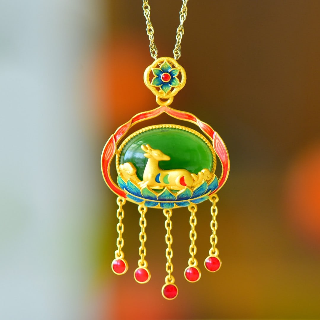 An Exquisite Sterling Silver-Gold Plated Inlaid Jasper Pendant: An Exquisite Sterling Silver-Gold Plated Inlaid Jasper Pendant 纯银镀金镶碧玉吊坠