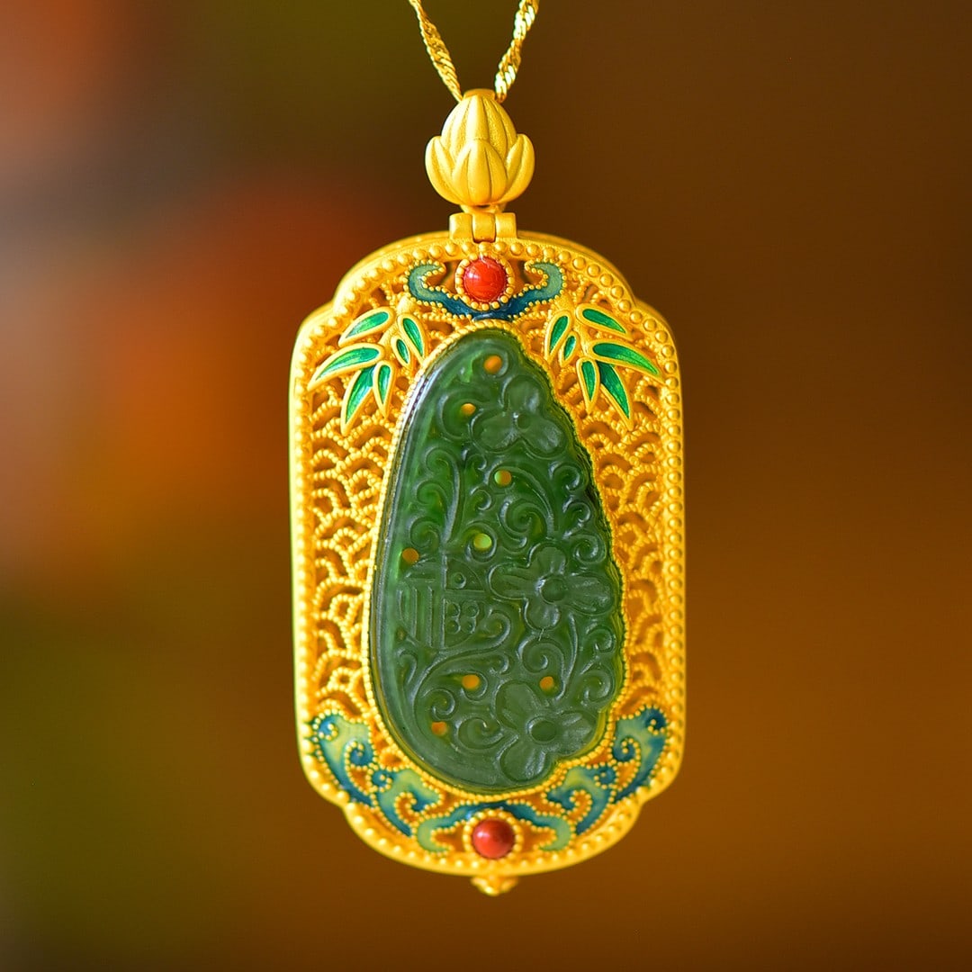 An Exquisite Sterling Silver-Gold Plated Inlaid Jasper Pendant: An Exquisite Sterling Silver-Gold Plated Inlaid Jasper Pendant 纯银镀金镶碧玉吊坠