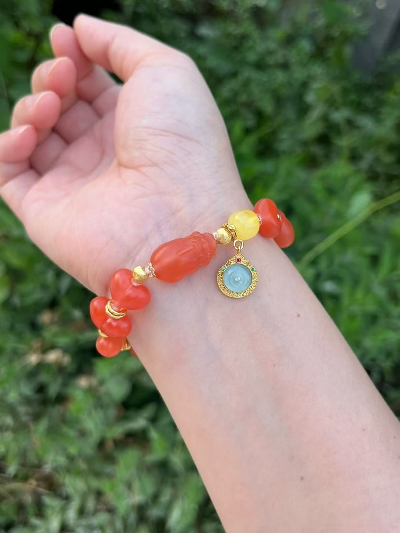 An Exquisite Amber Bracelets - 2