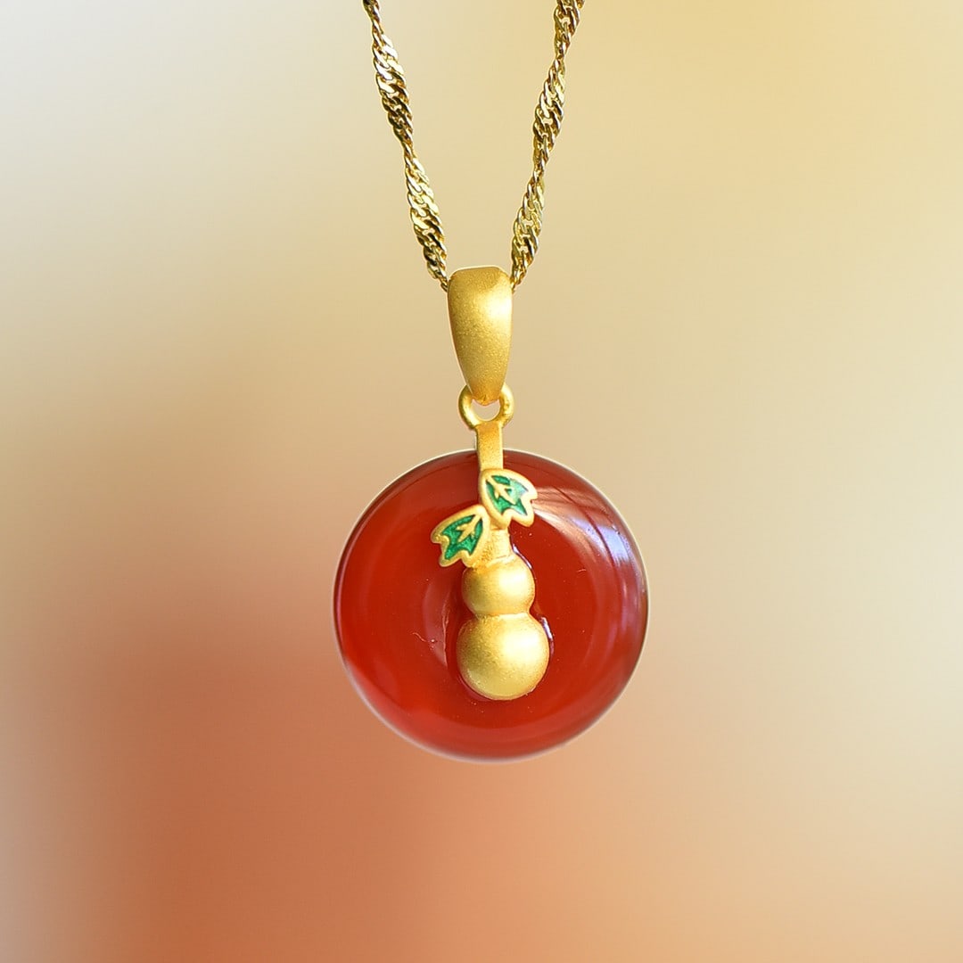 An Exquisite Sterling Silver-Gold Plated Inlaid Agate Pendant: An Exquisite Sterling Silver-Gold Plated Inlaid Agate Pendant 寓意:家人身体健康、长命百岁 