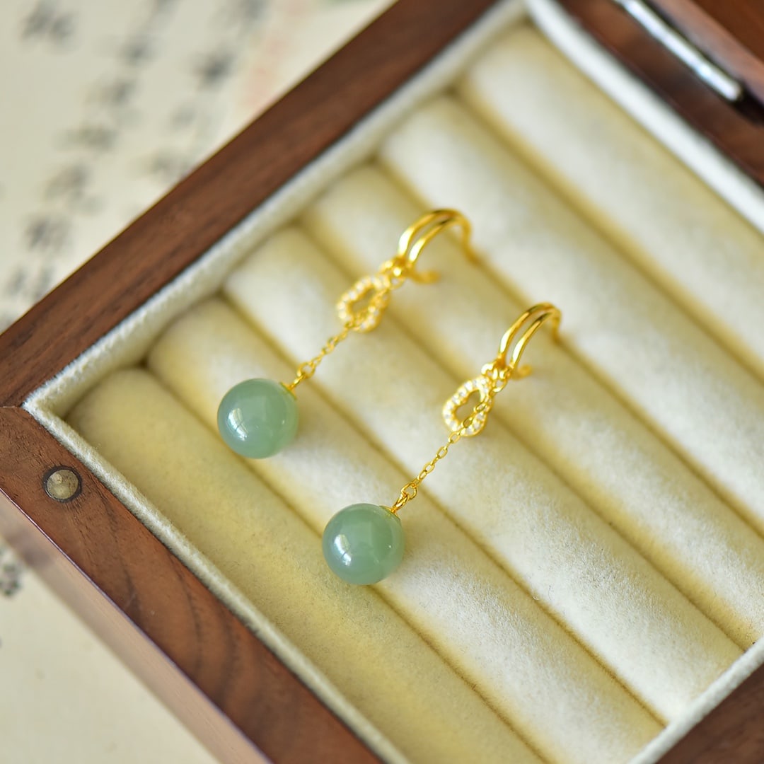 A Pair of Exquisite Sterling Silver-Gold Plated Inlaid Sapphire Earrings,Inlaid Gems: A Pair of Exquisite Sterling Silver-Gold Plated Inlaid Sapphire Earrings,Inlaid Gems Size:10mmx10mm 一对纯银镀金镶青玉耳环,嵌