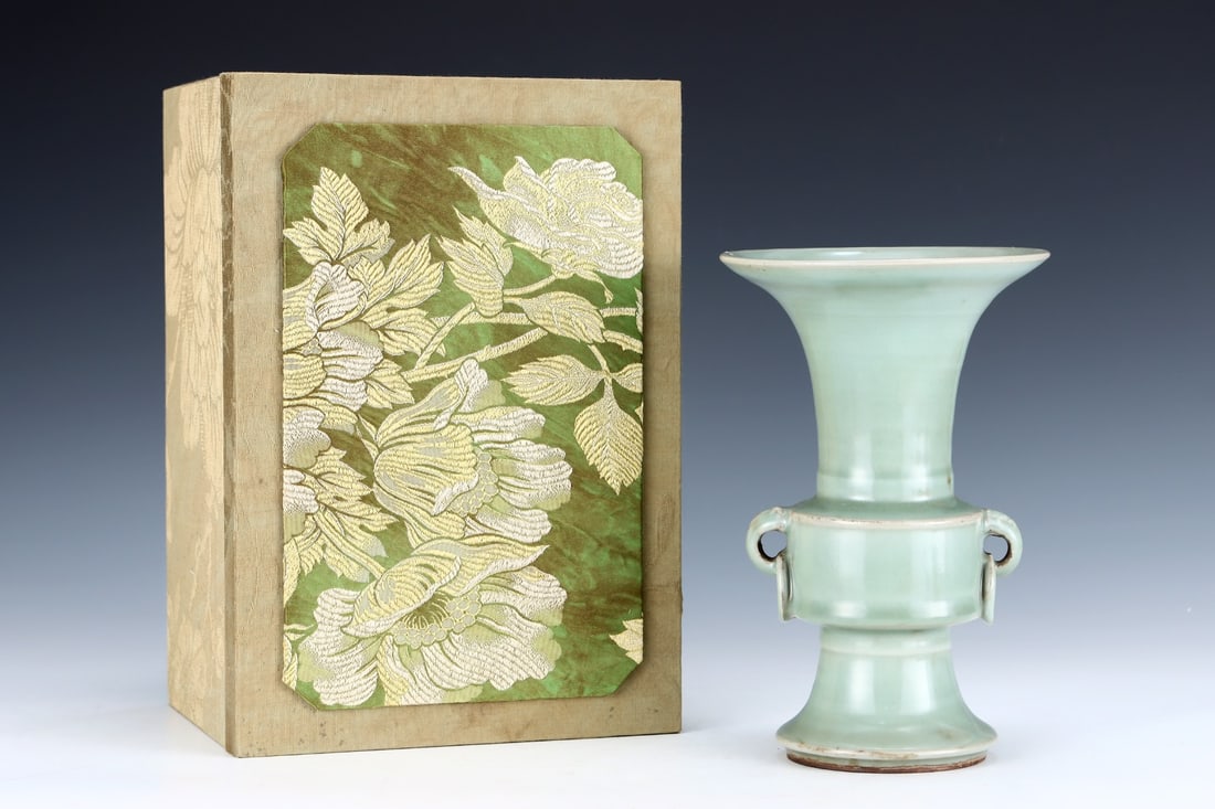 An Exquisite Longquan yao Double-Ears Vase,with an Imperial Poem by Emperor Qianlong: An Exquisite Longquan yao Double-Ears Vase,with an Imperial Poem by Emperor Qianlong,Song Dynasty, China,Size:8.5inx5.5in 龙泉窑双耳瓶,带乾隆ô