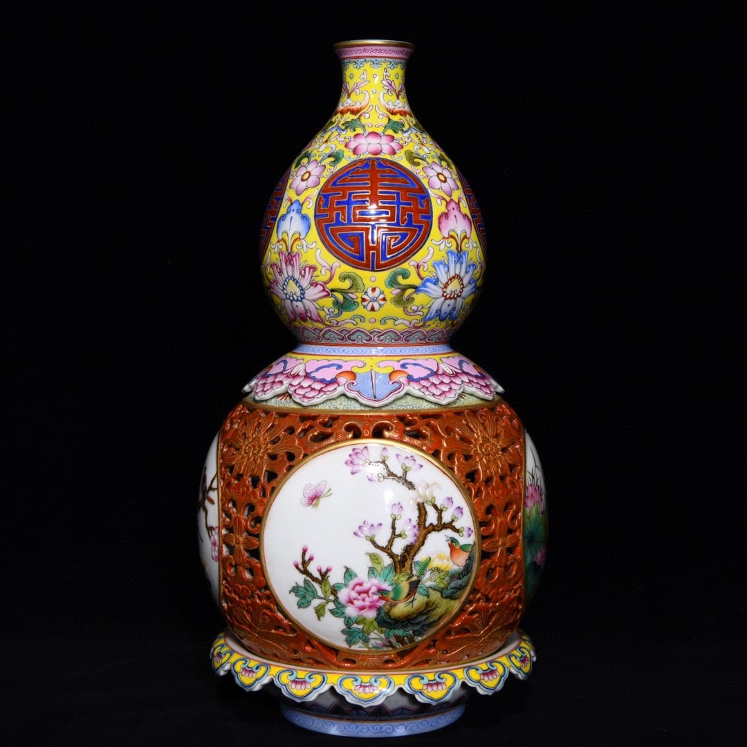 A Rare Famille-Rose Painted Gold Shou-Character Flower and Bird Pattern Gourd-Shaped Vase: A Rare Famille-Rose Painted Gold Shou-Character Flower and Bird Pattern Gourd-Shaped Vase,Qing Dynasty, China,Qianlong Four-character Mark,Size:14.2inx7.1in 粉彩描金寿