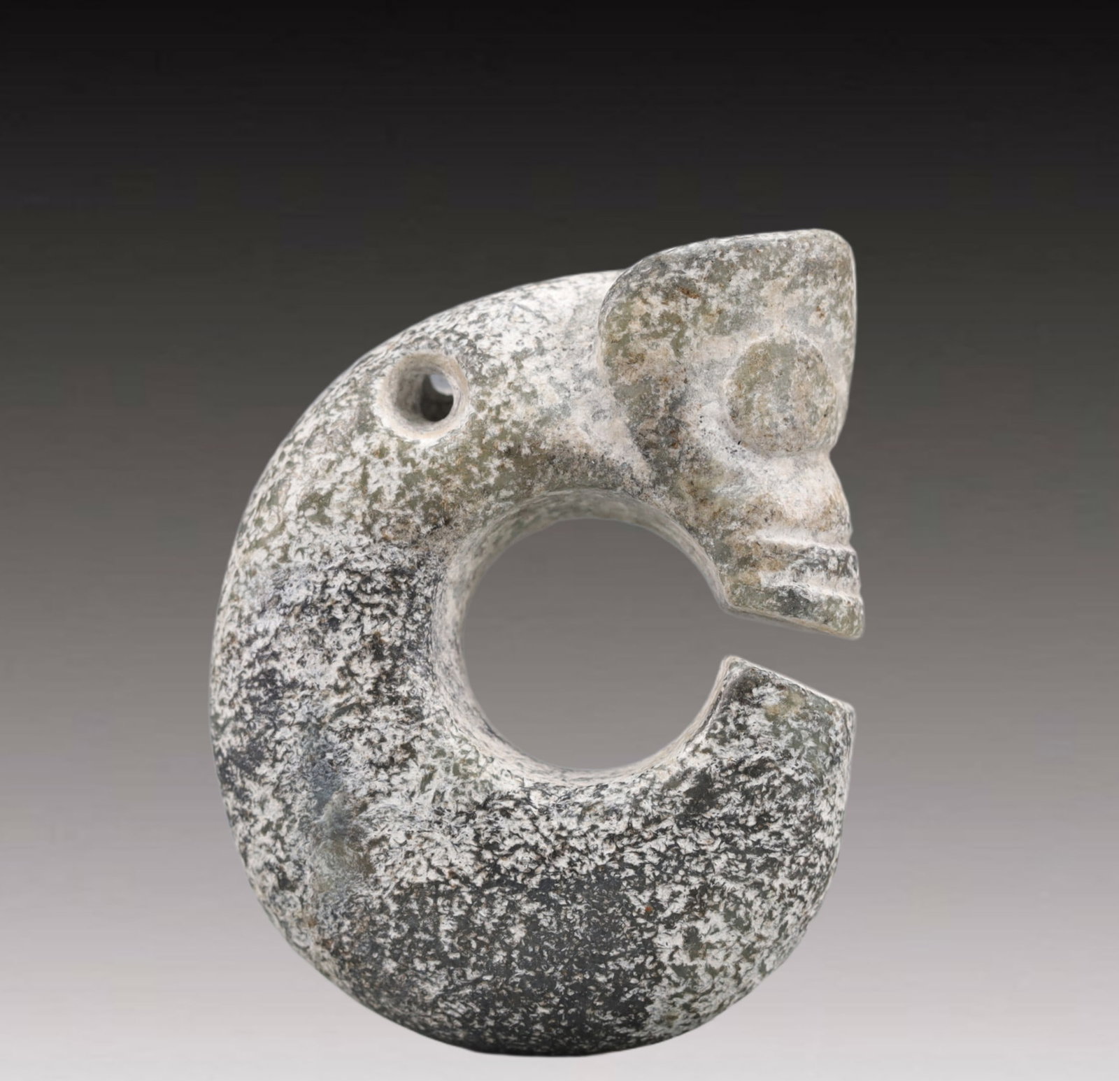 An Archaic Hongshan Culture Cyan jade Pig and Dragon Pendant: An Archaic Hongshan Culture Cyan jade Pig and Dragon Pendant,Ancient Time, China,Size:1.5inx0.5inx1.9in Weight:43.6g 