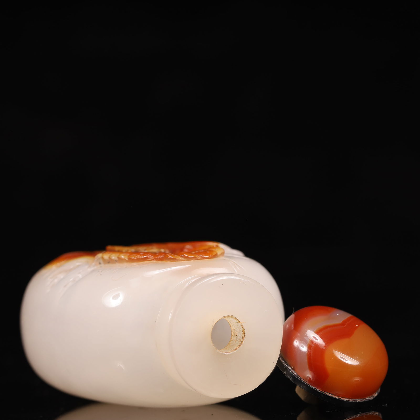 An Exquisite Agate Figure and Pine Pattern Snuff Bottle - 8