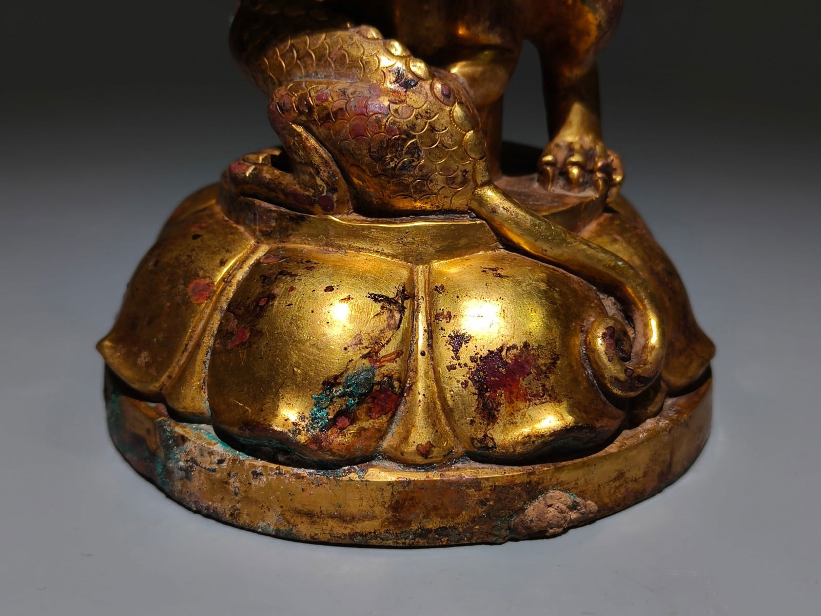 An Exquisite Gilt Bronze Dragon Pattern Candlestick - 3
