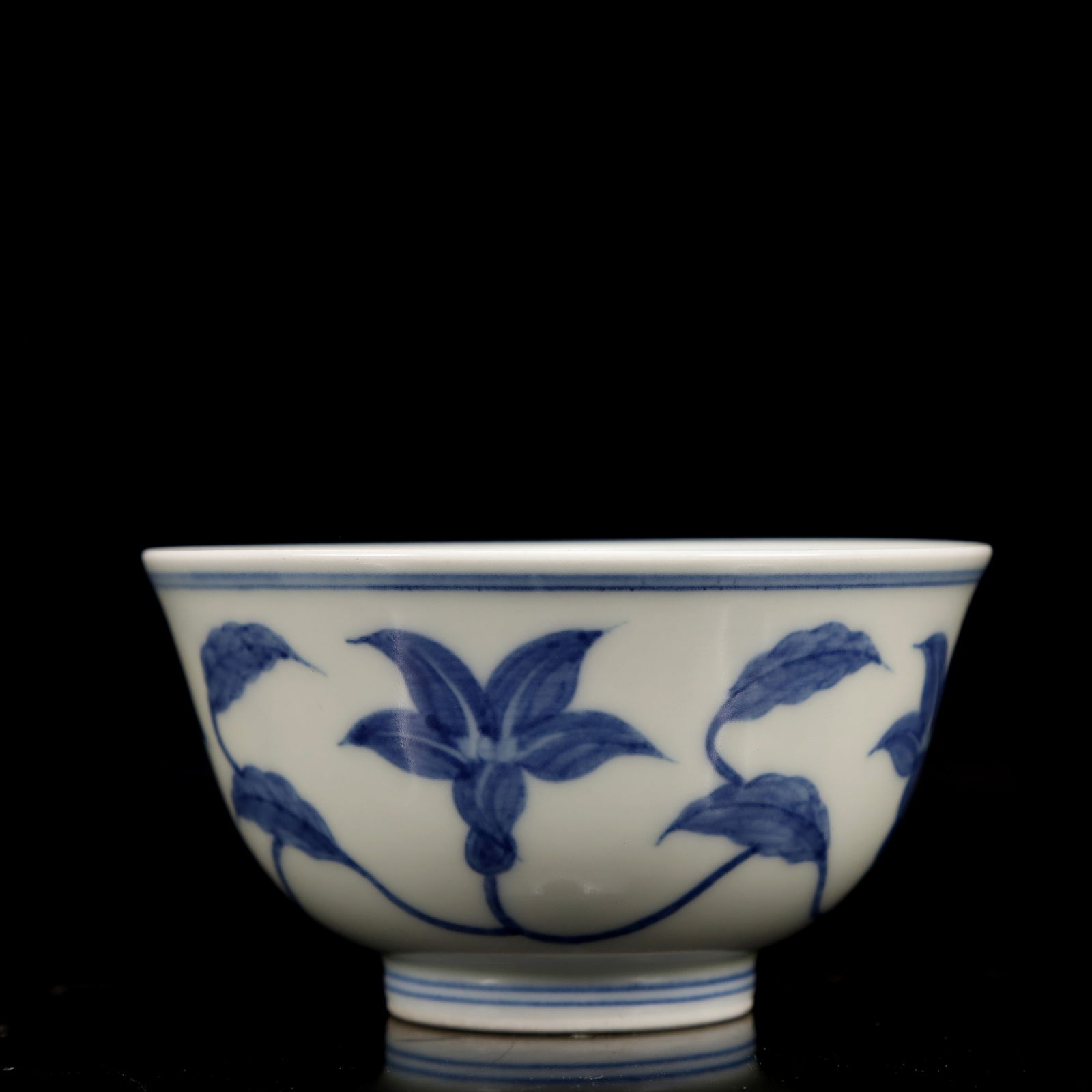 An Exquisite Blue and White Flower Pattern Cup - 4