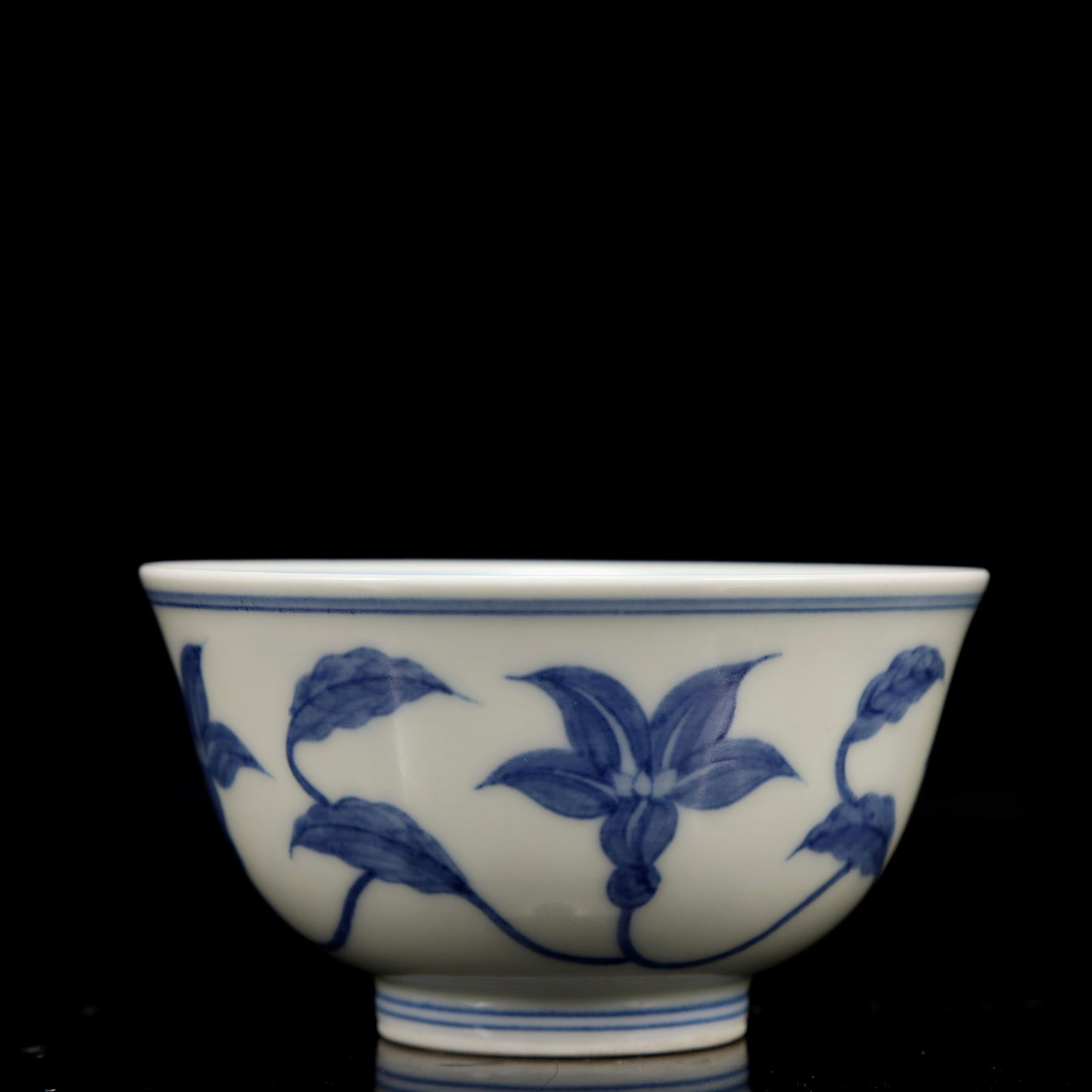 An Exquisite Blue and White Flower Pattern Cup - 5